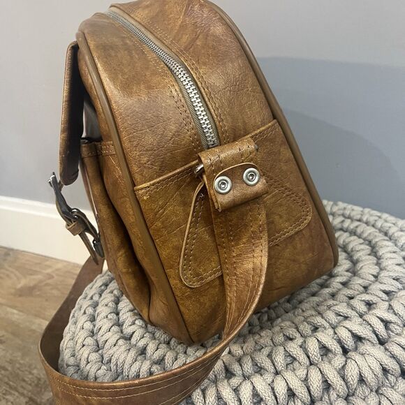 Vintage Escort 1975 Brown Leather Luggage Bag Buckle Carry On - Picture 2 of 9